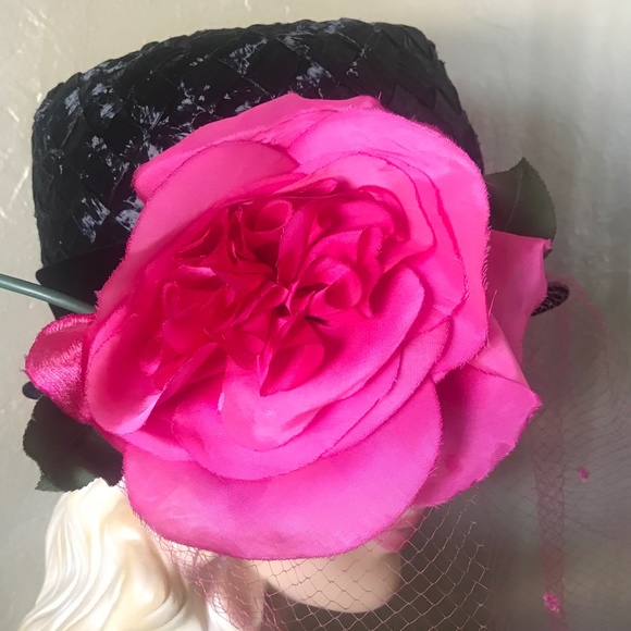 ELEGANT VINTAGE BLACK STRAW HAT WITH FUCHSIA FLOWER AND DOTTED VEIL main image 11
